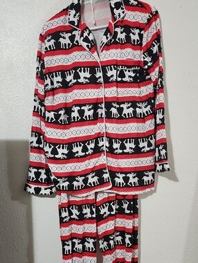 Women’s Red & Black Reindeer-Print Pajama Set